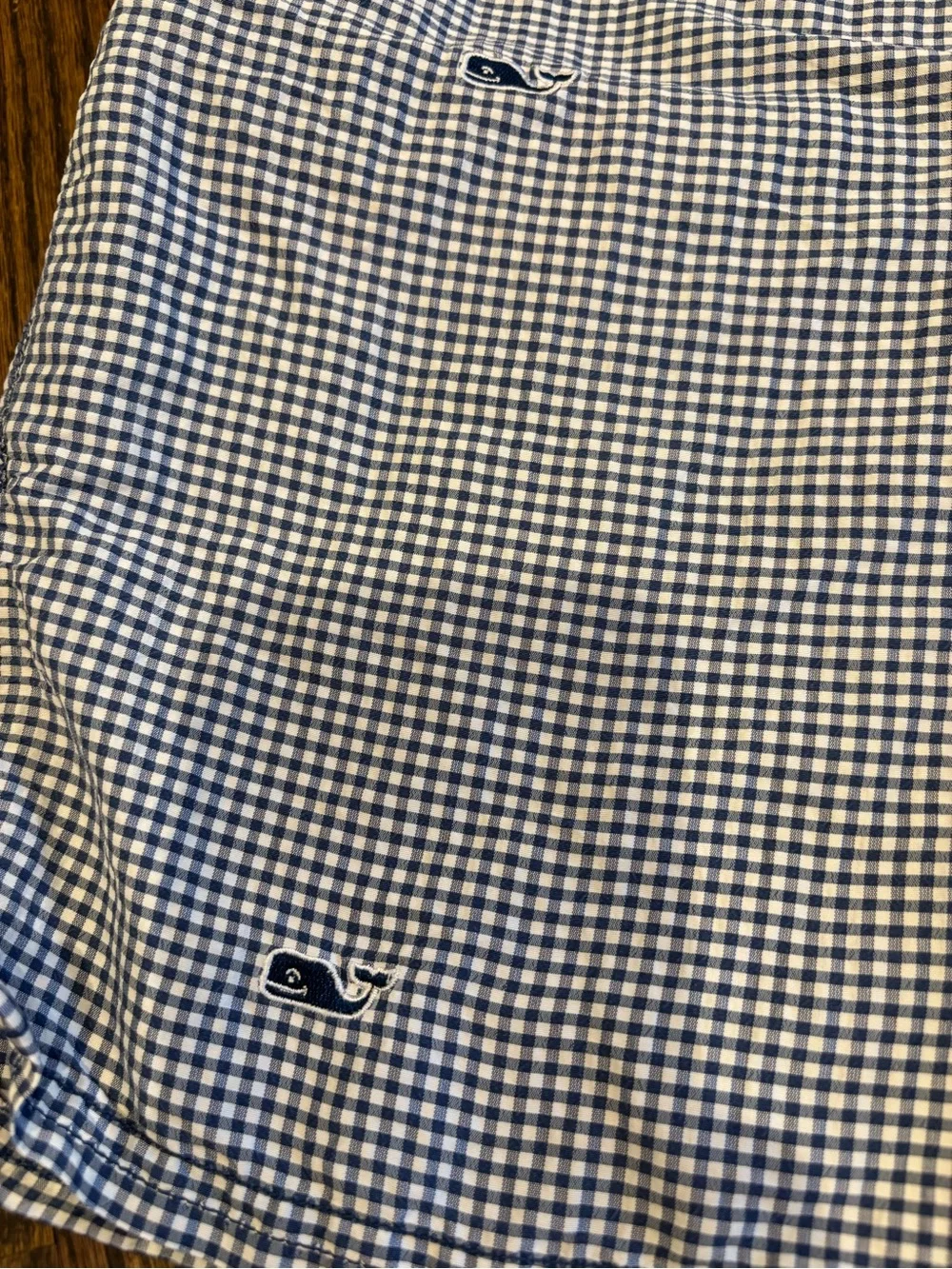 Vineyard Vines men’s swim trunks embroidered whales size LaRGE